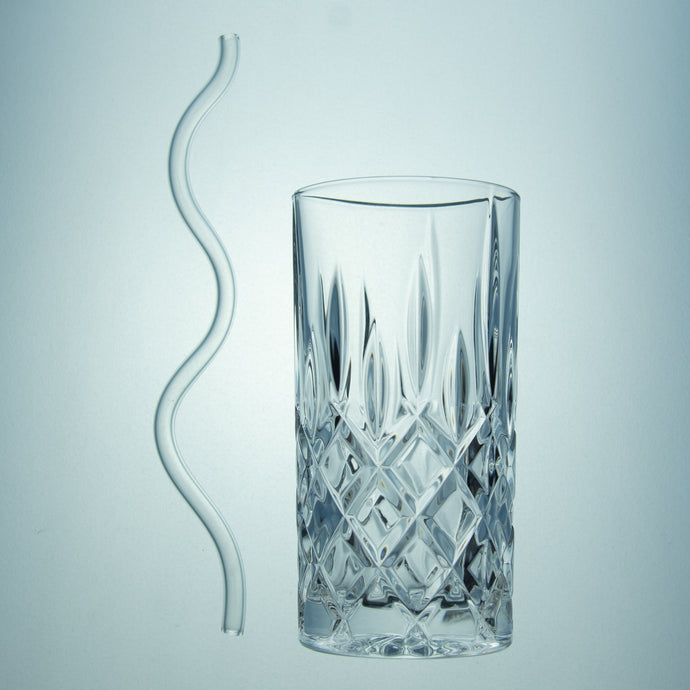 Snake Design Drinking Straw neben Longdrinkglas