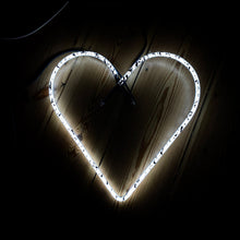 Lade das Bild in den Galerie-Viewer, Pretty Neon Heart
